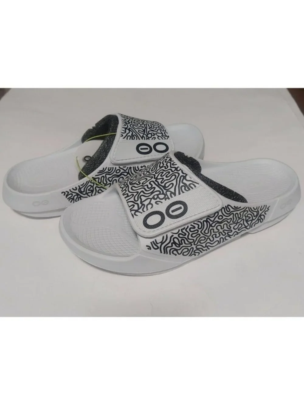 White Labyrinth OOFOS Ooahh Sport Flex Slide Mens Size 11 Womens 13 Sandals Shoe - Picture 9 of 9